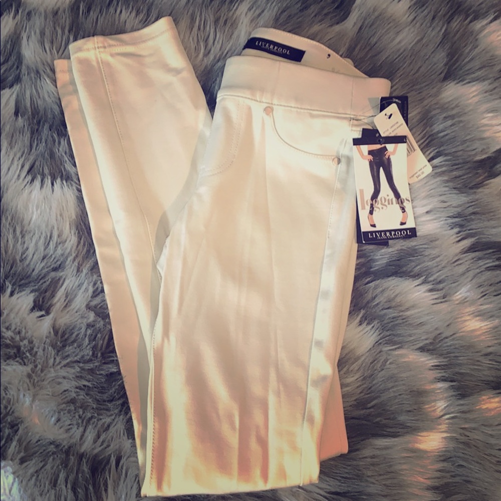 NWT Liverpool Leggings